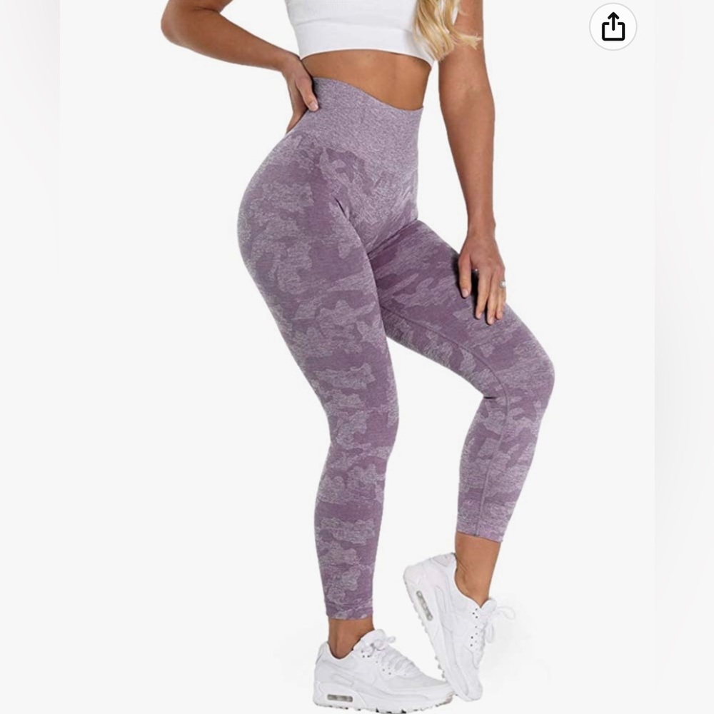 Seamless High Waisted Scrunch Butt Leggings- Size M